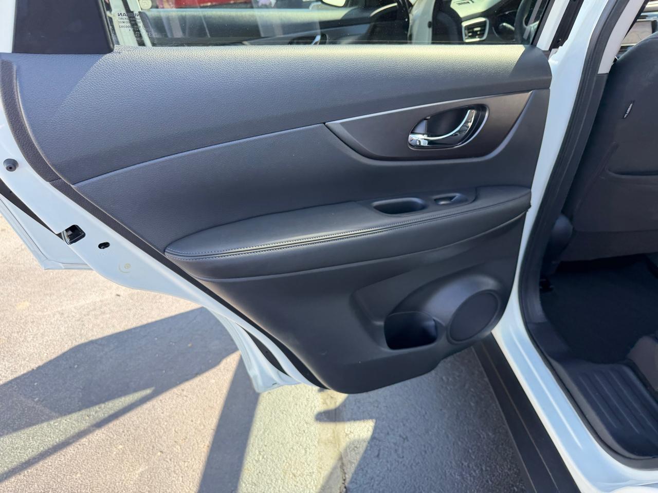 Nissan Rogue AWD 4dr SV 2016