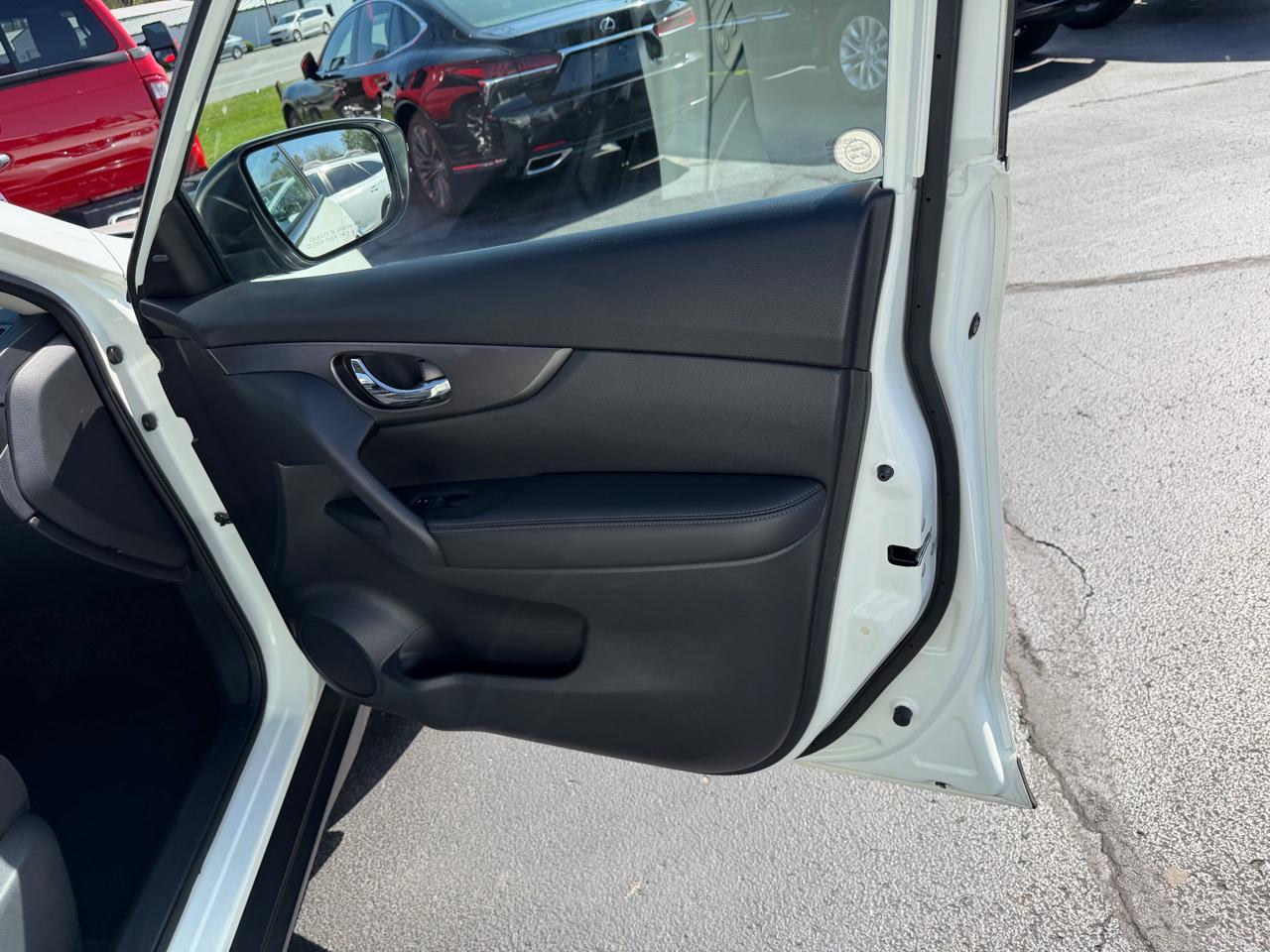 Nissan Rogue AWD 4dr SV 2016