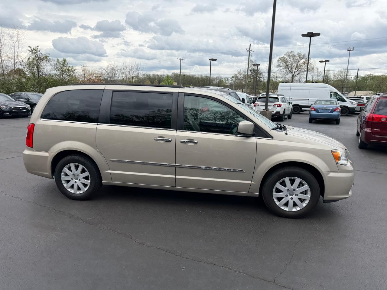 Chrysler Town & Country 4dr Wgn Touring 2016