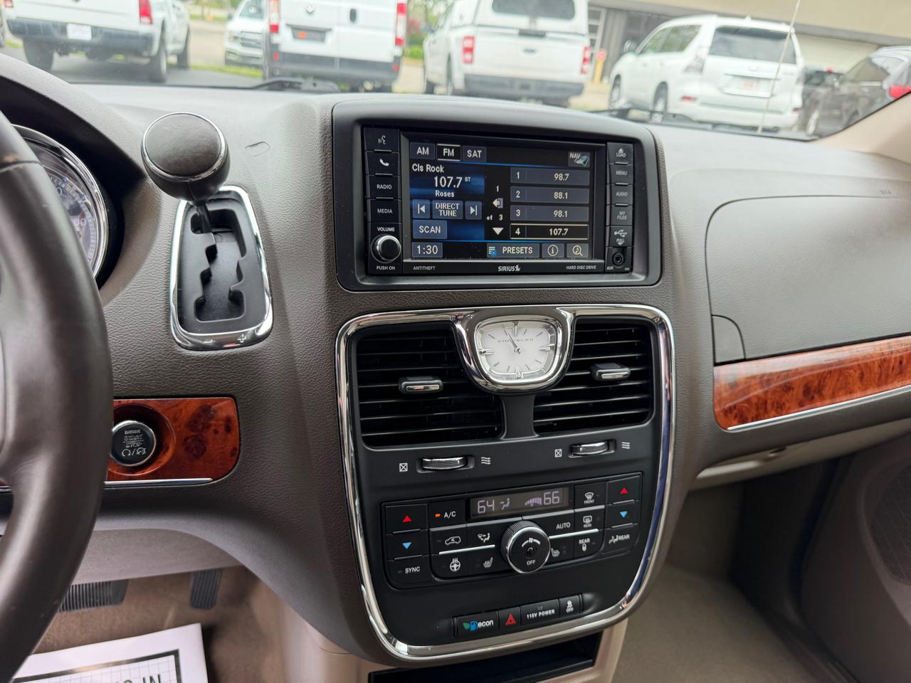 Chrysler Town & Country 4dr Wgn Touring 2016