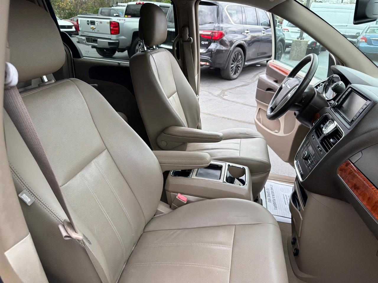 Chrysler Town & Country 4dr Wgn Touring 2016