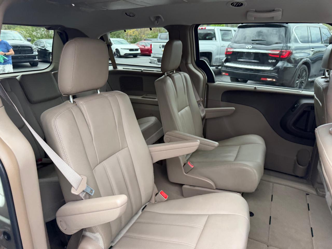 Chrysler Town & Country 4dr Wgn Touring 2016