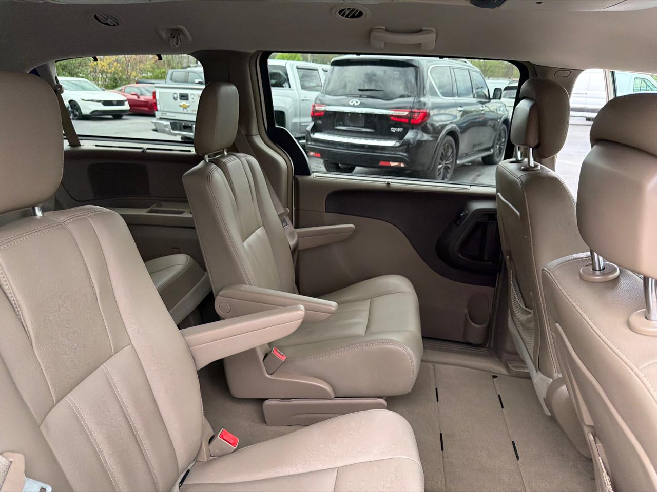 Chrysler Town & Country 4dr Wgn Touring 2016