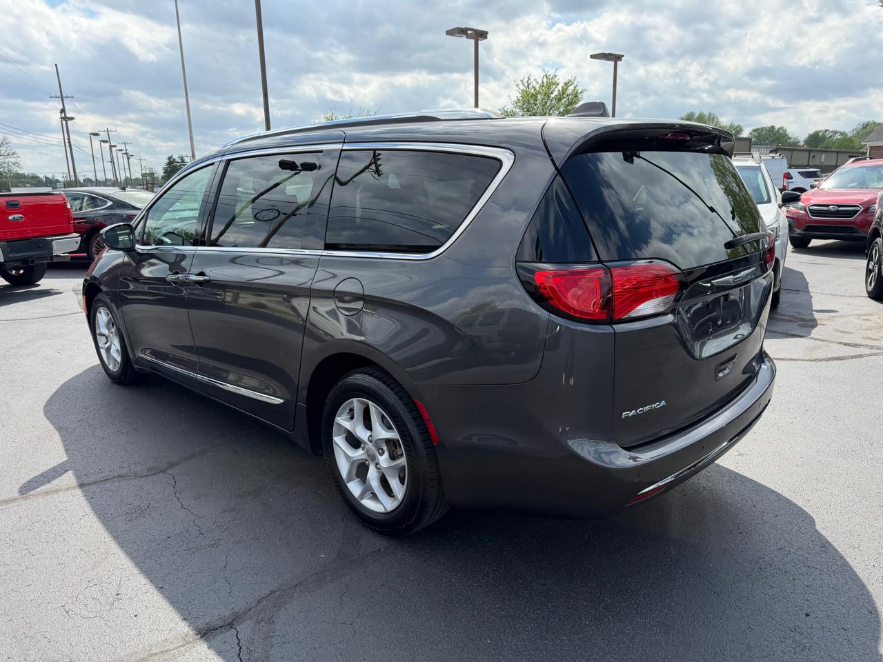 Chrysler Pacifica Touring-L Plus FWD 2017