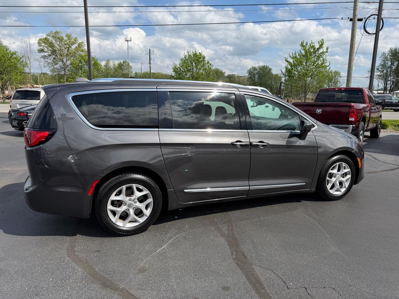 Chrysler Pacifica Touring-L Plus FWD 2017