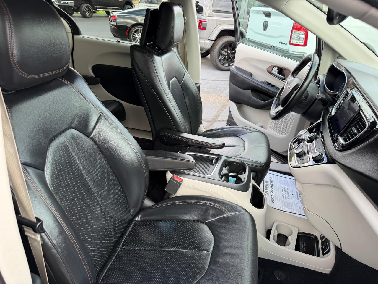 Chrysler Pacifica Touring-L Plus FWD 2017