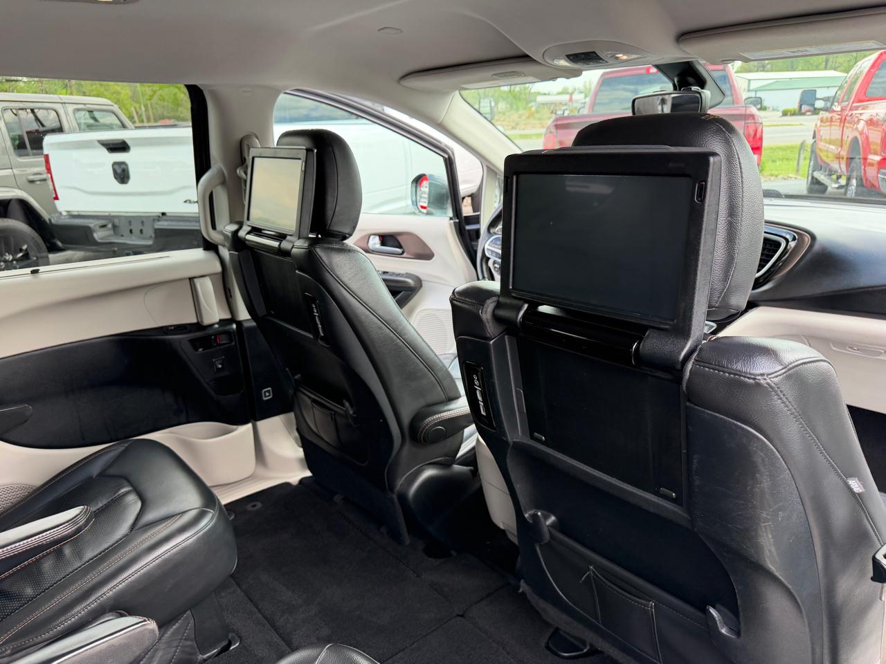 Chrysler Pacifica Touring-L Plus FWD 2017