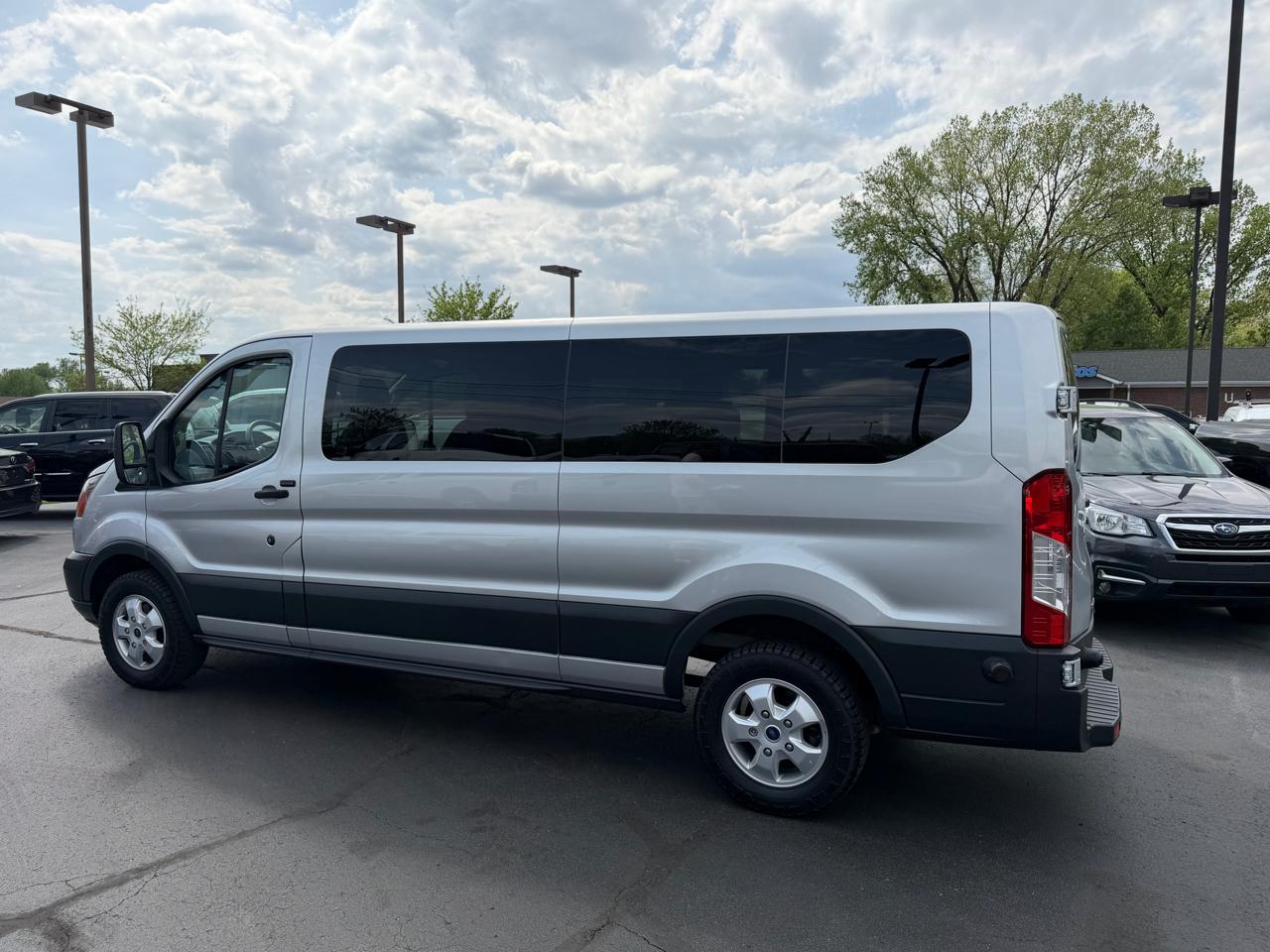 Ford Transit Wagon T-350 148" Low Roof XLT Sliding RH Dr 2017