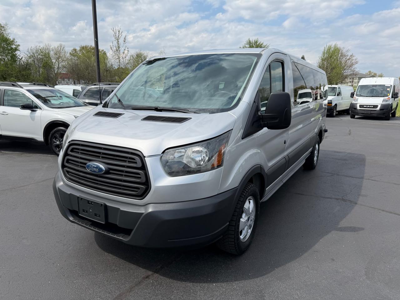 Ford Transit Wagon T-350 148" Low Roof XLT Sliding RH Dr 2017