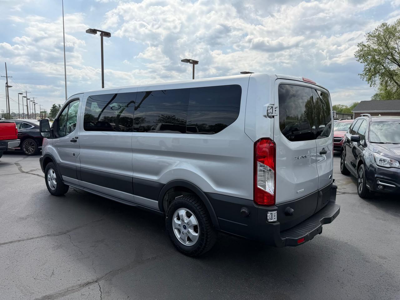 Ford Transit Wagon T-350 148" Low Roof XLT Sliding RH Dr 2017