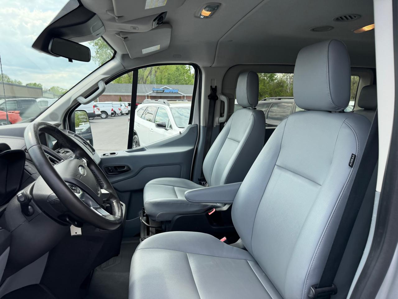 Ford Transit Wagon T-350 148" Low Roof XLT Sliding RH Dr 2017