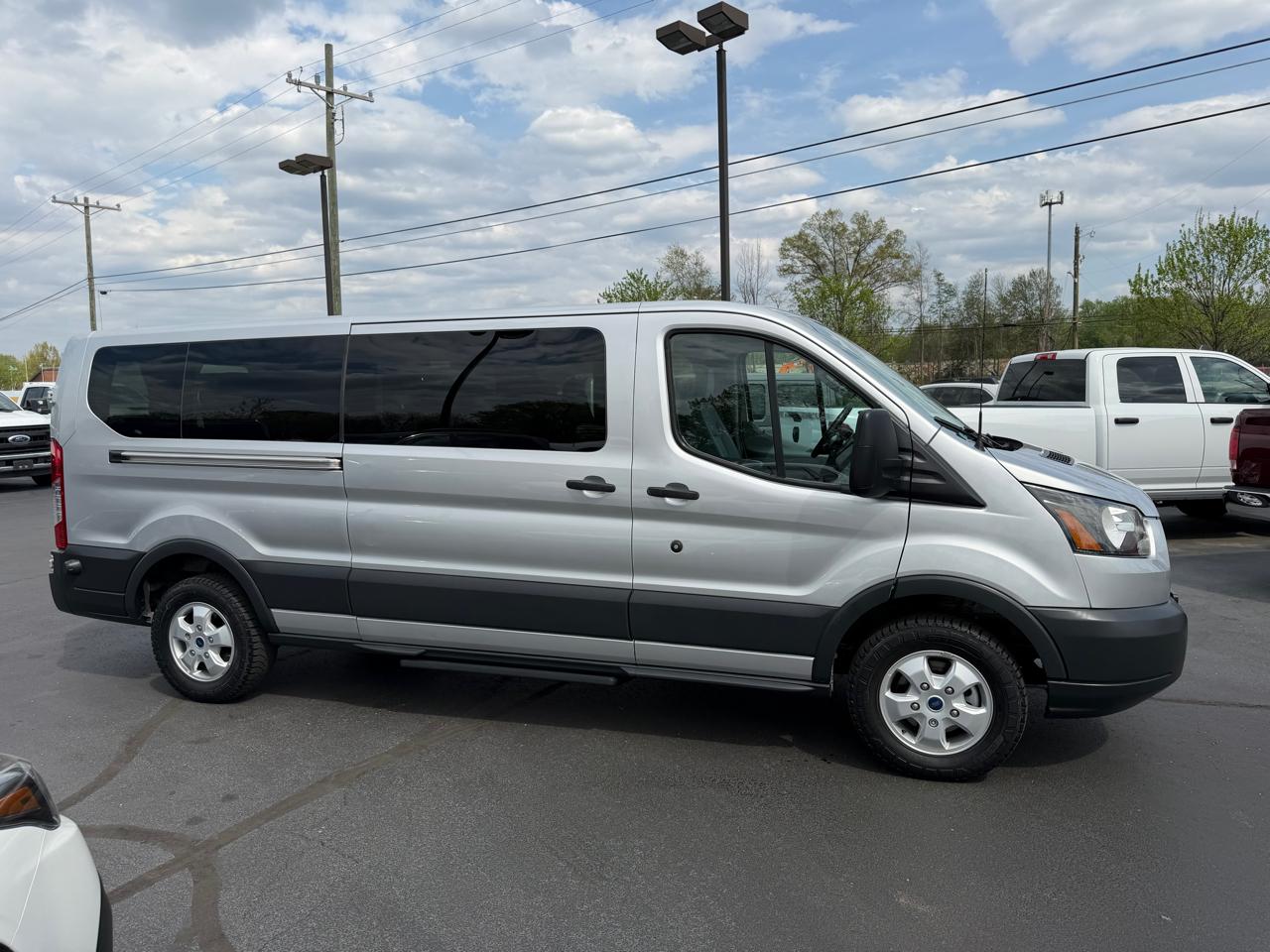 Ford Transit Wagon T-350 148" Low Roof XLT Sliding RH Dr 2017