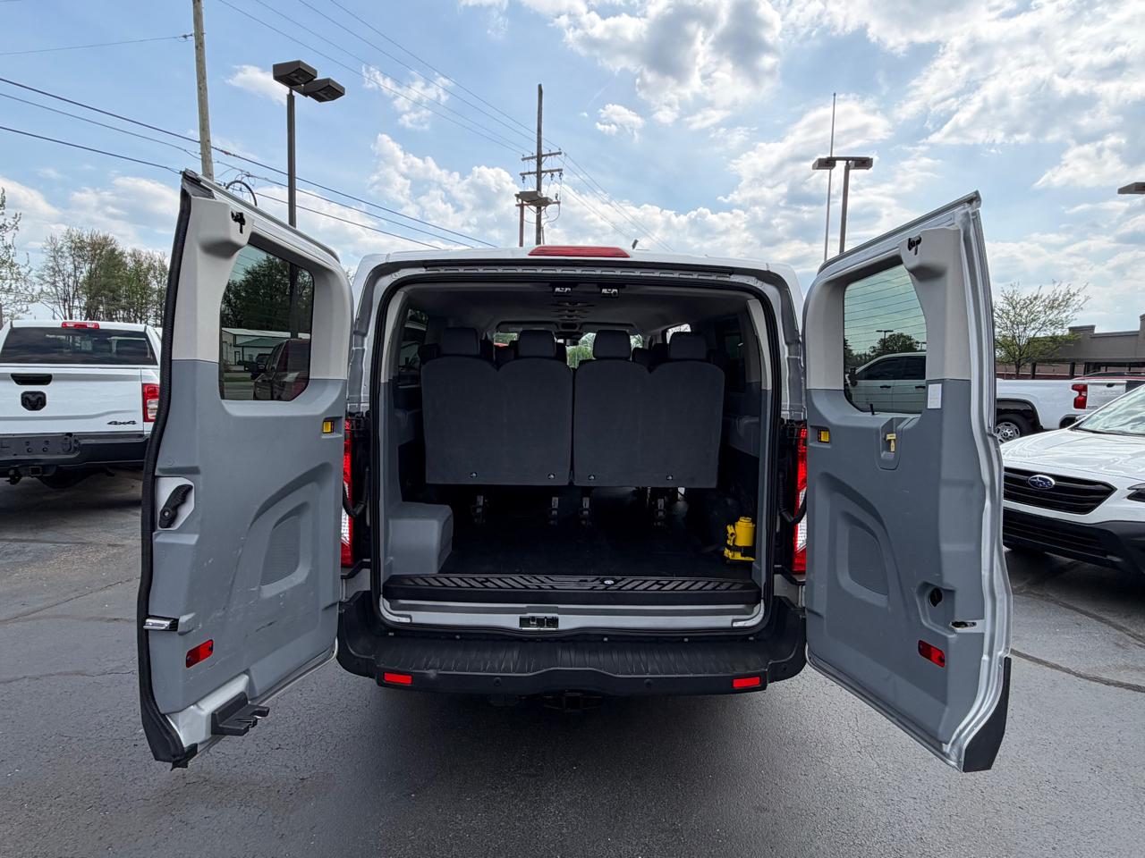 Ford Transit Wagon T-350 148" Low Roof XLT Sliding RH Dr 2017