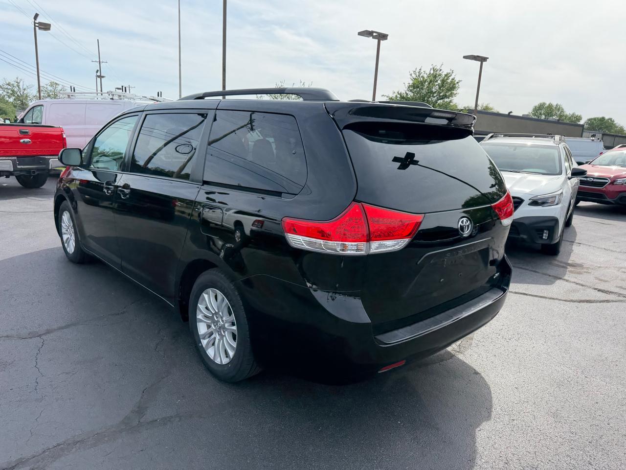Toyota Sienna  2013