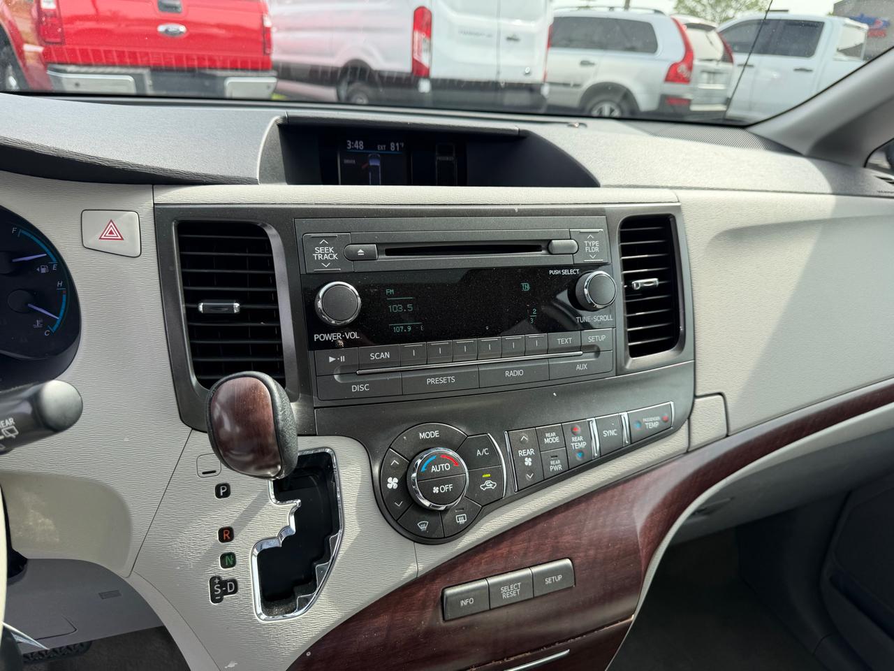 Toyota Sienna  2013