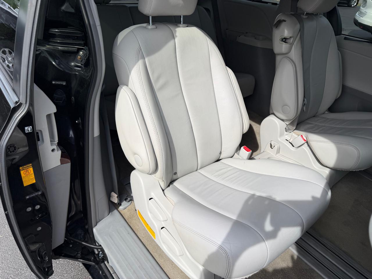 Toyota Sienna  2013