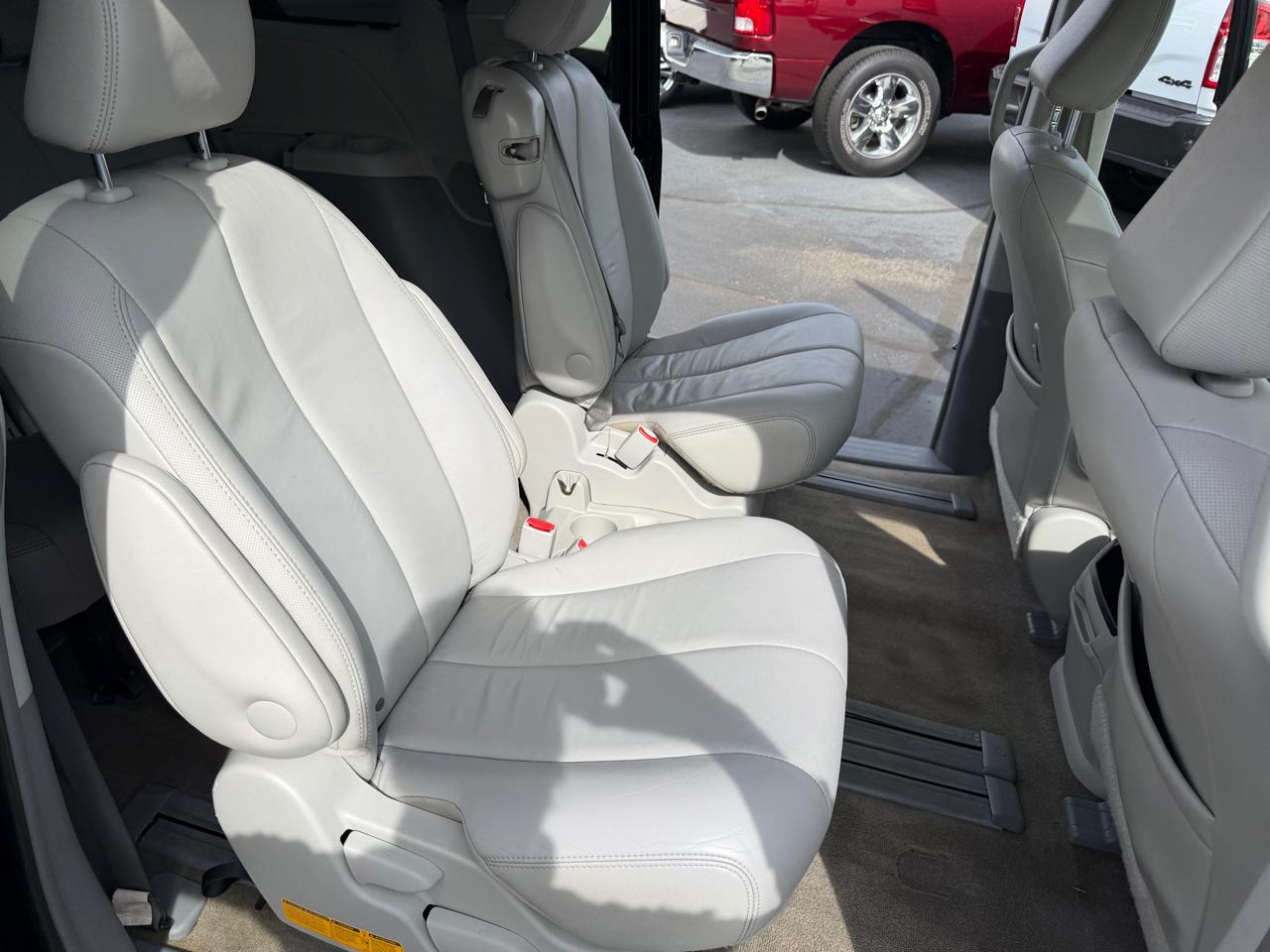 Toyota Sienna  2013