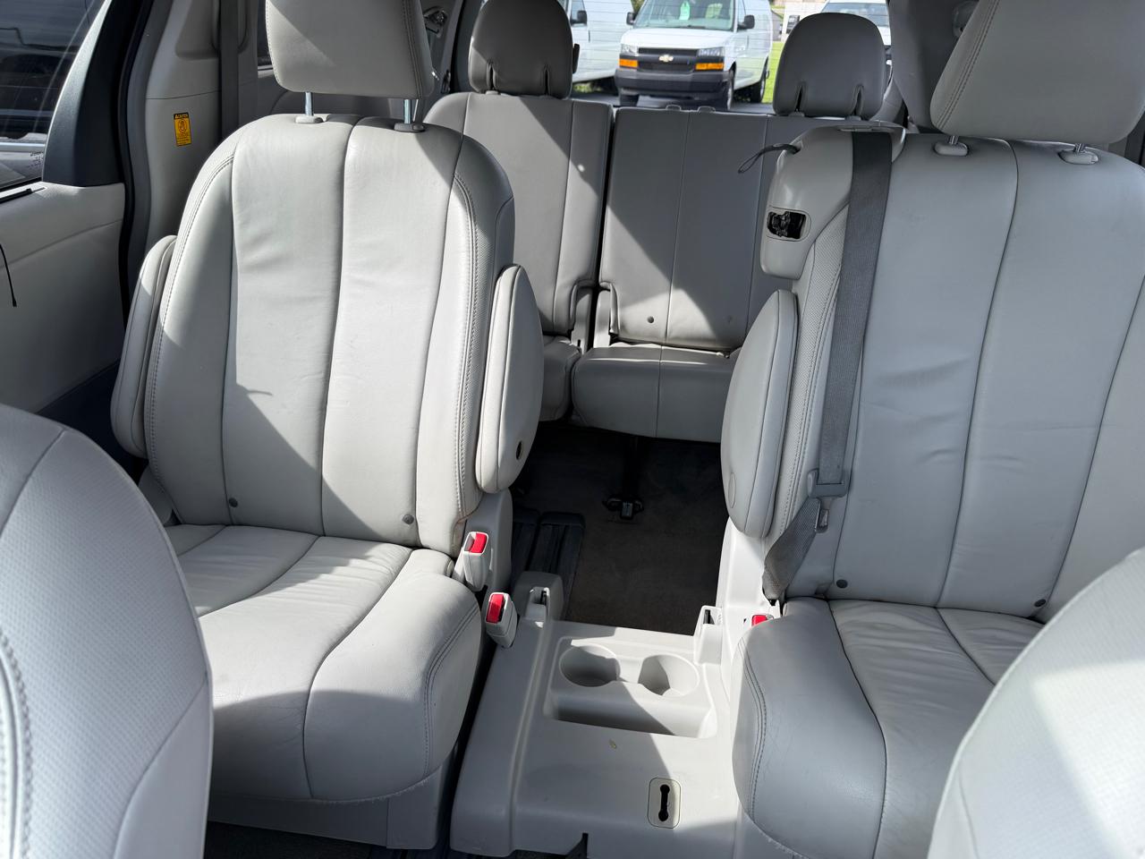 Toyota Sienna  2013