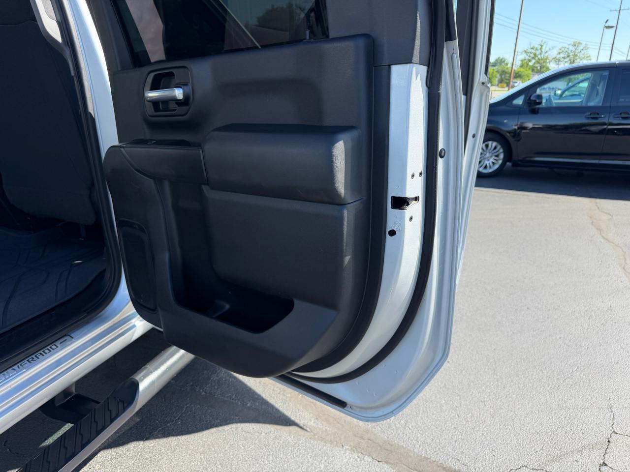 Chevrolet Silverado 2500HD 4WD Crew Cab 159" Custom 2020