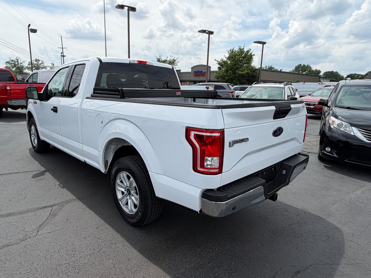 Ford F-150 XL SuperCab Short Bed 2WD 2017