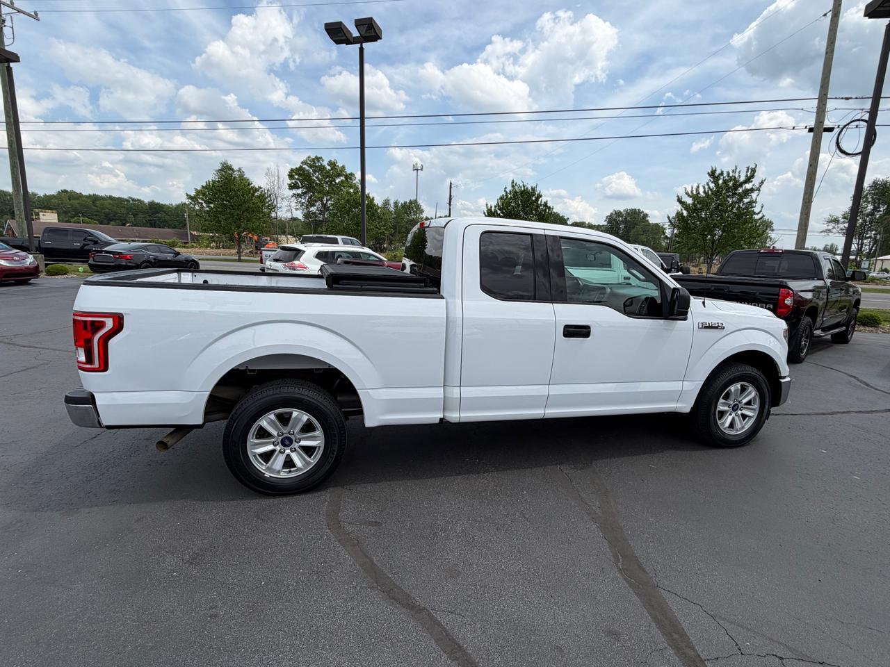 Ford F-150 XL SuperCab Short Bed 2WD 2017