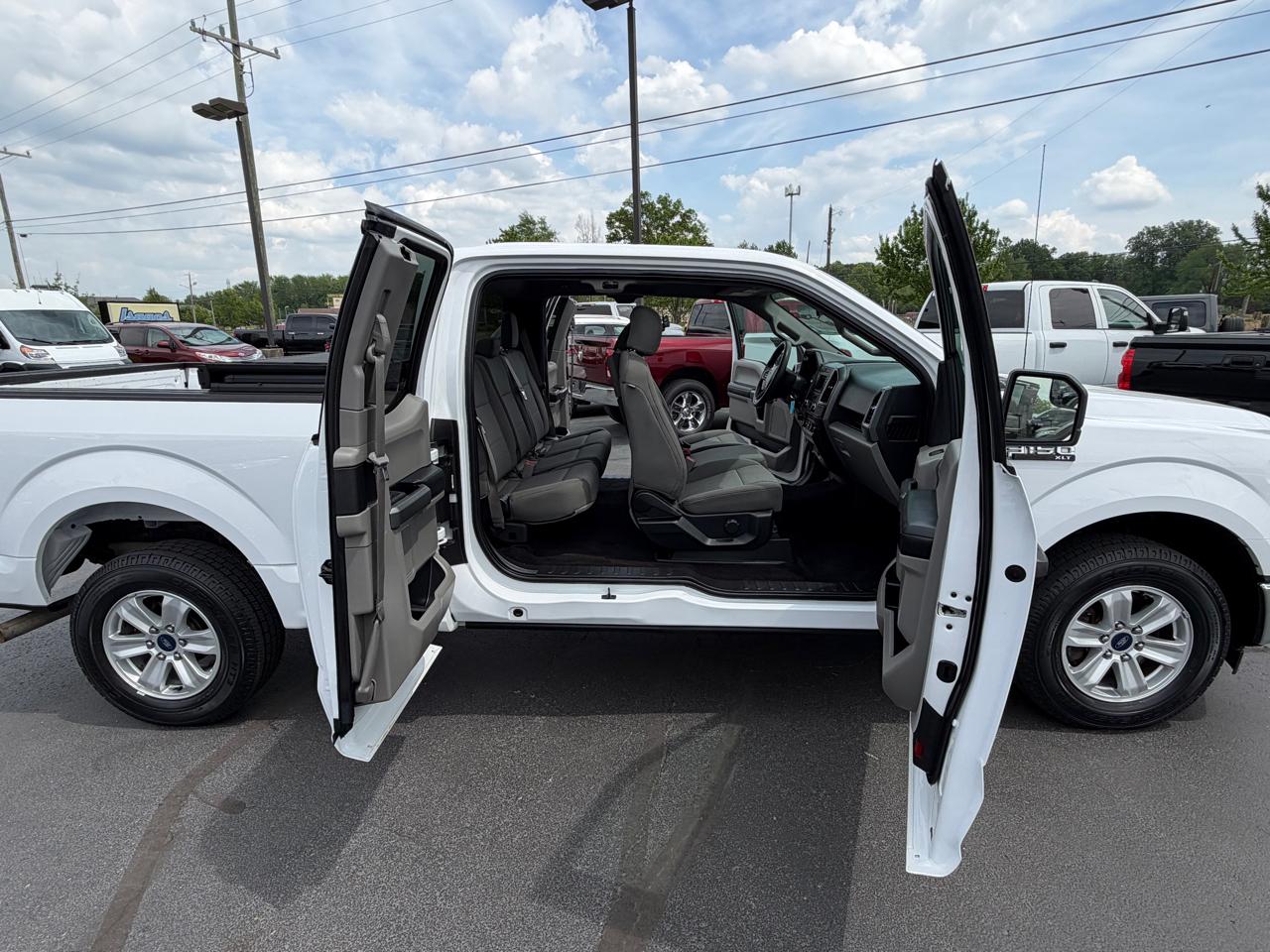 Ford F-150 XL SuperCab Short Bed 2WD 2017