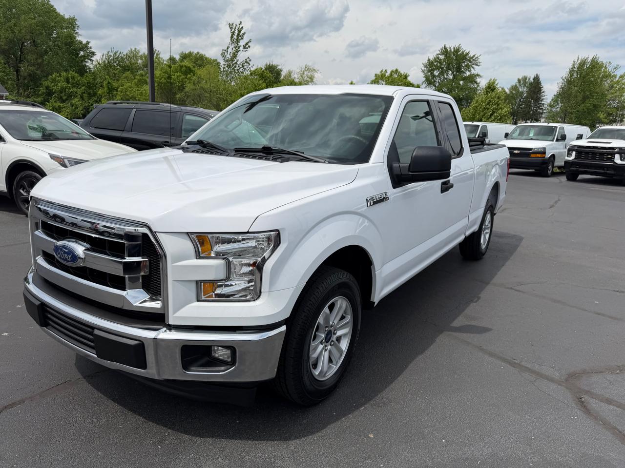 Ford F-150 XL SuperCab Short Bed 2WD 2017
