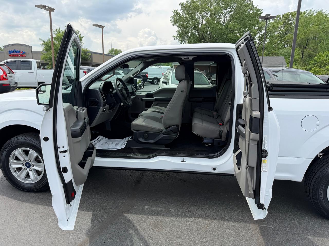 Ford F-150 XL SuperCab Short Bed 2WD 2017