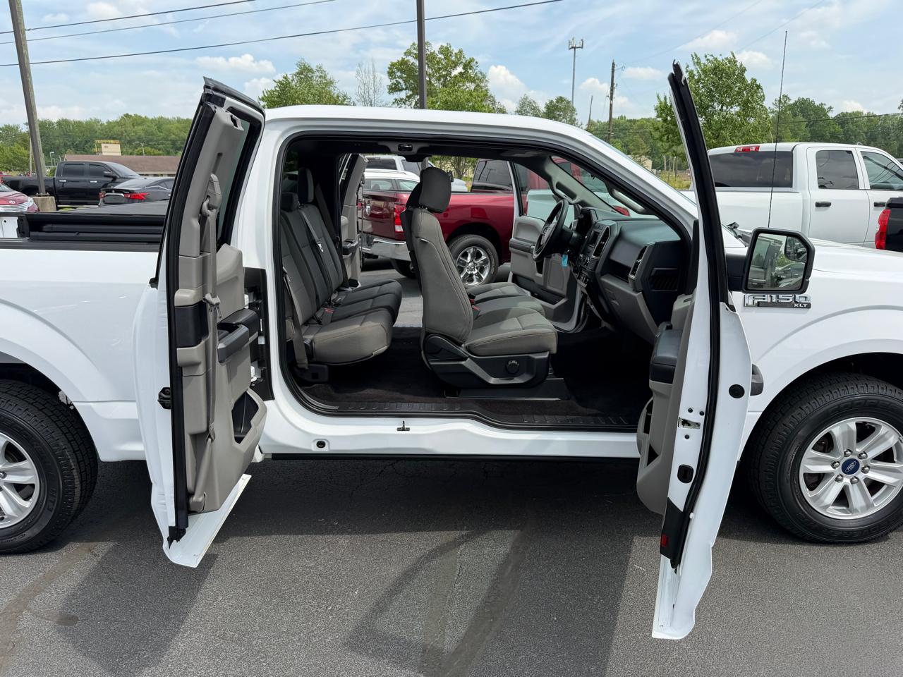 Ford F-150 XL SuperCab Short Bed 2WD 2017