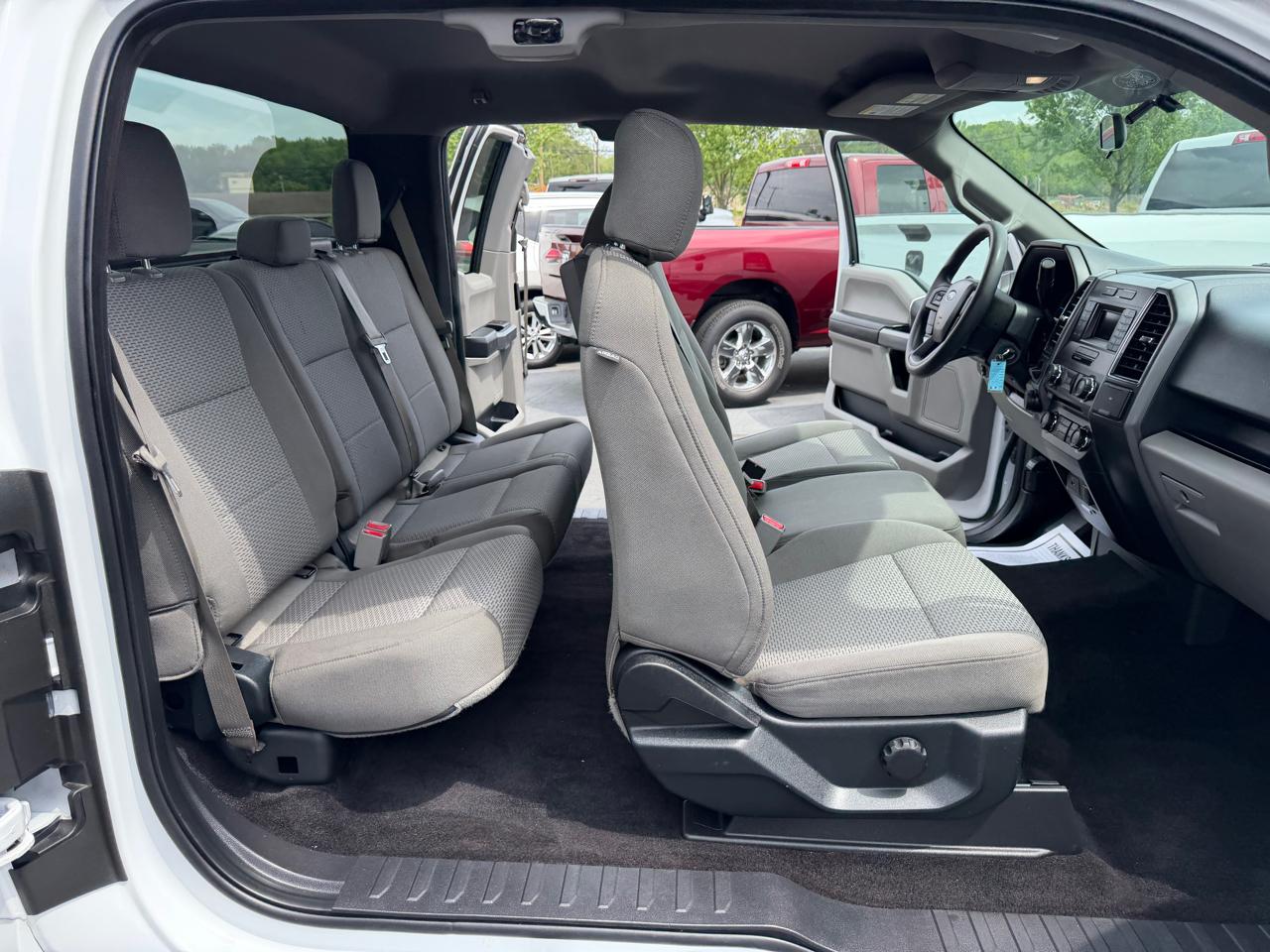 Ford F-150 XL SuperCab Short Bed 2WD 2017