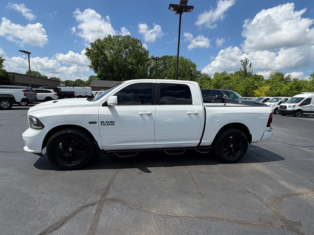 RAM 1500 2WD Crew Cab 140.5" Sport 2016
