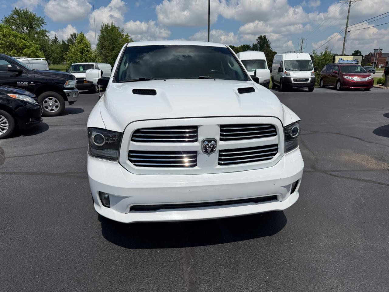 RAM 1500 2WD Crew Cab 140.5" Sport 2016