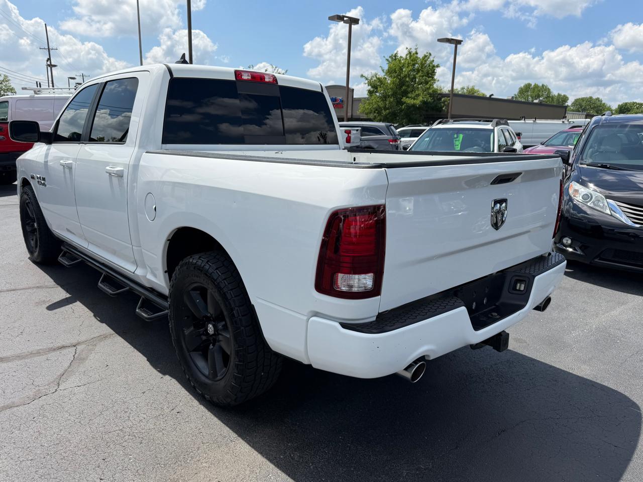RAM 1500 2WD Crew Cab 140.5" Sport 2016