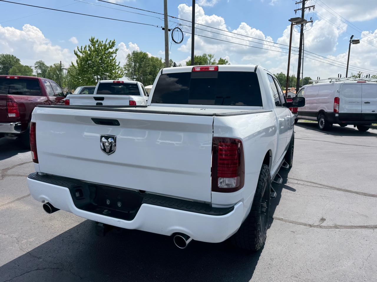 RAM 1500 2WD Crew Cab 140.5" Sport 2016