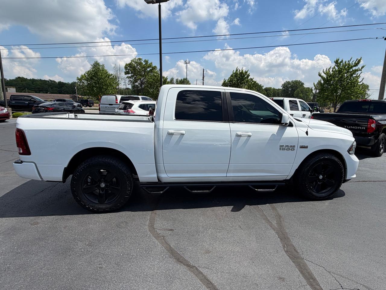 RAM 1500 2WD Crew Cab 140.5" Sport 2016