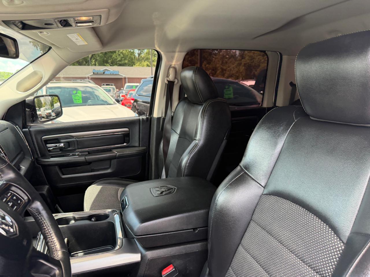 RAM 1500 2WD Crew Cab 140.5" Sport 2016