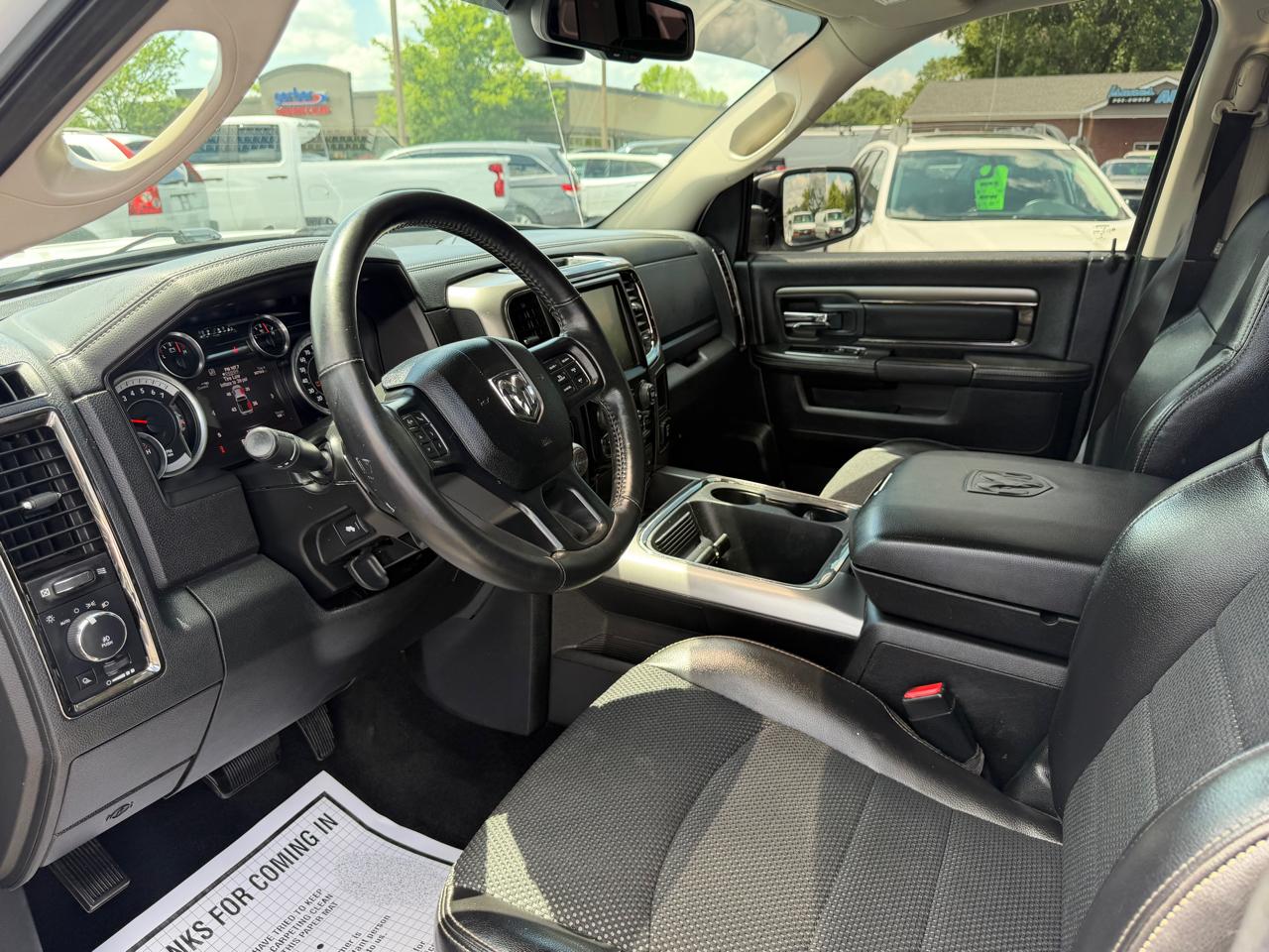 RAM 1500 2WD Crew Cab 140.5" Sport 2016