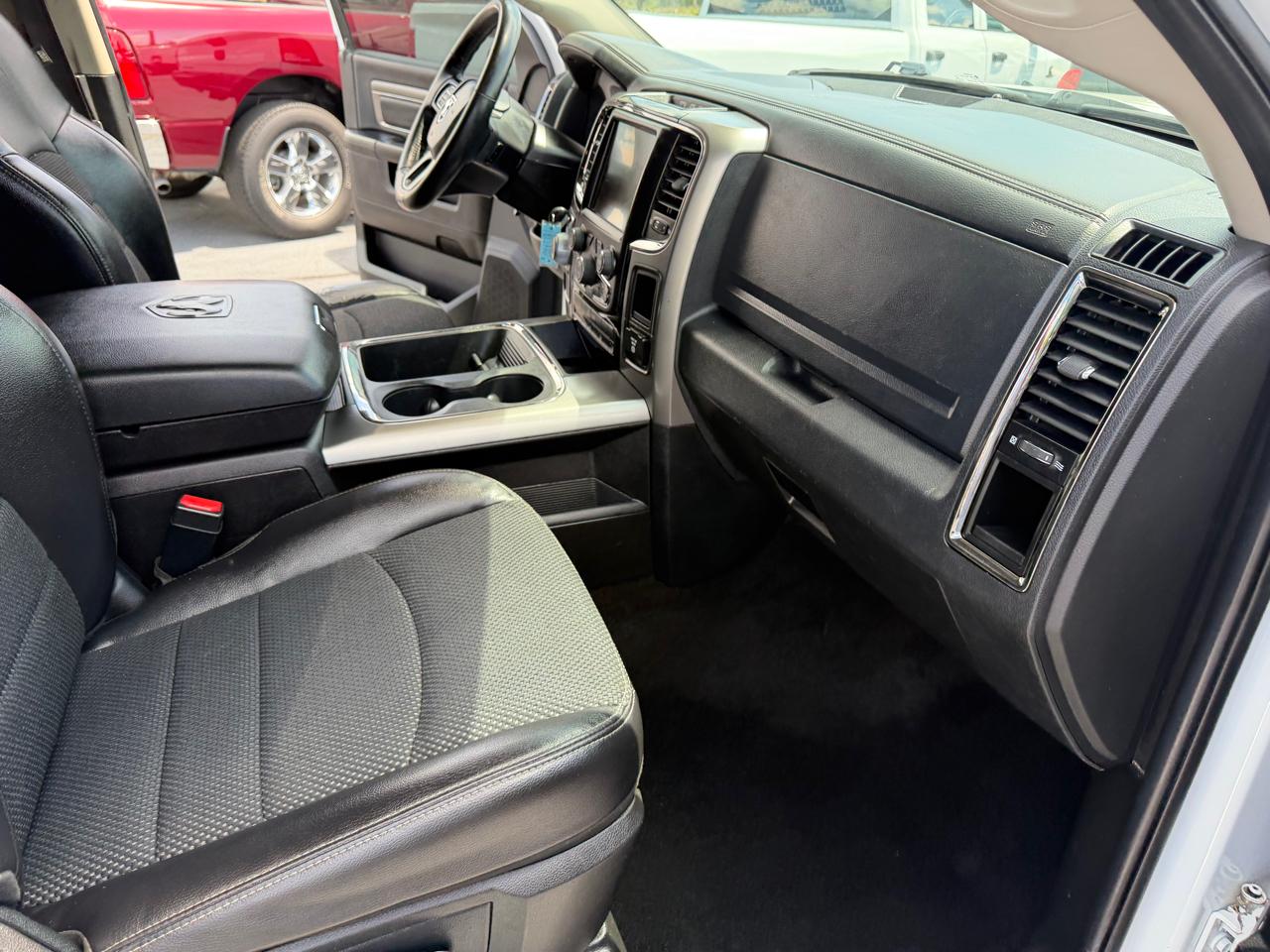 RAM 1500 2WD Crew Cab 140.5" Sport 2016