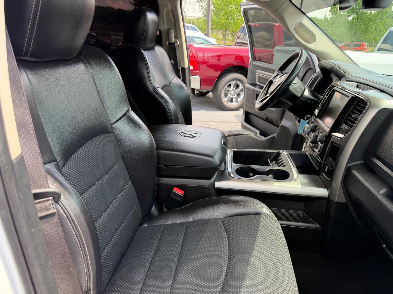 RAM 1500 2WD Crew Cab 140.5" Sport 2016