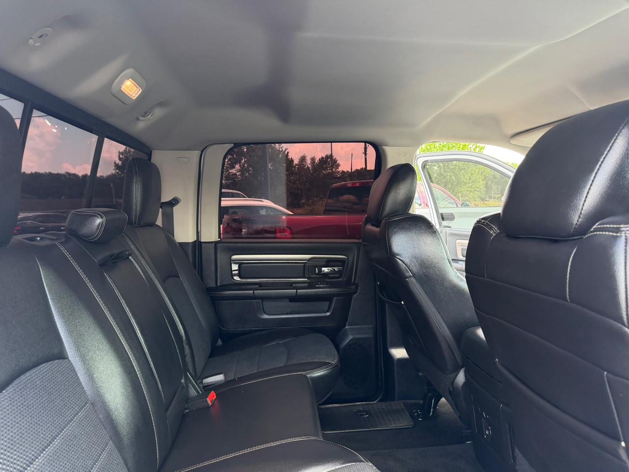 RAM 1500 2WD Crew Cab 140.5" Sport 2016