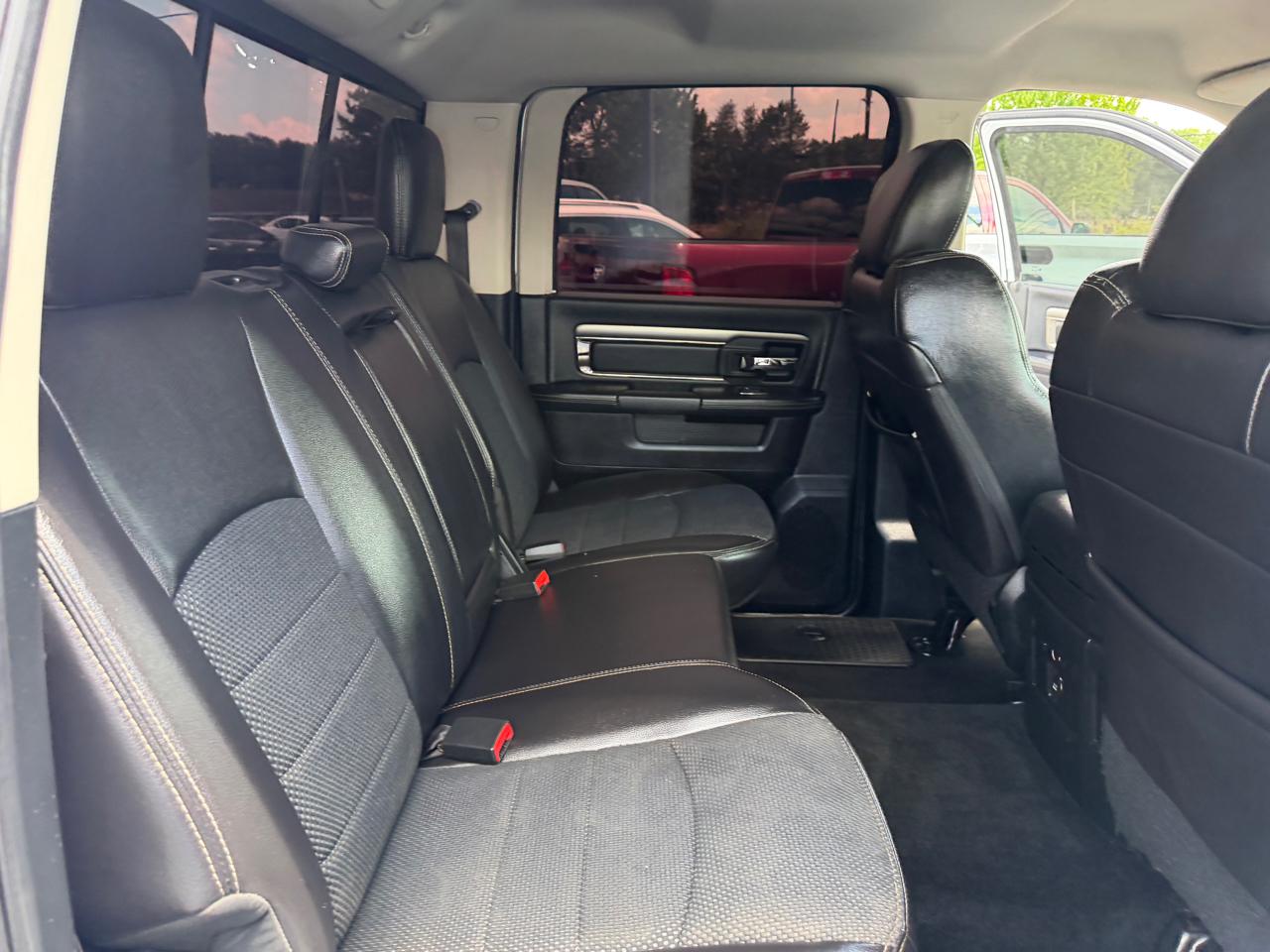 RAM 1500 2WD Crew Cab 140.5" Sport 2016