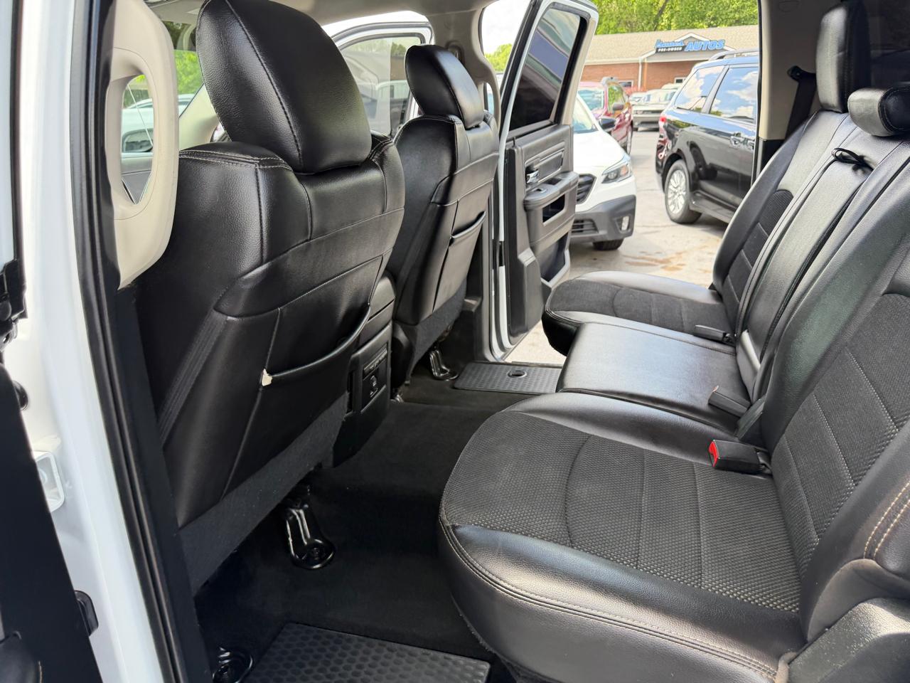 RAM 1500 2WD Crew Cab 140.5" Sport 2016