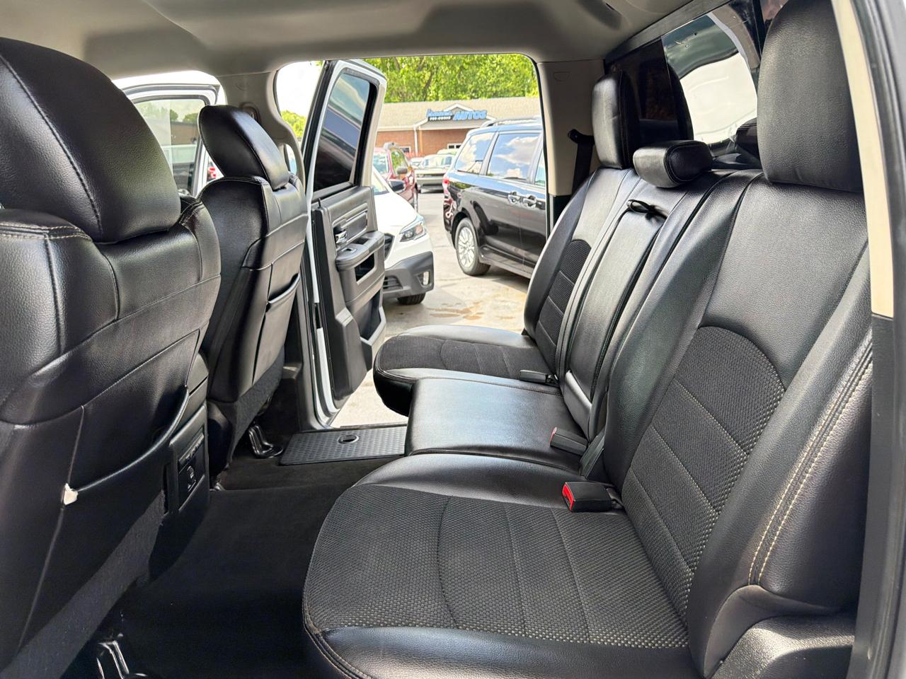 RAM 1500 2WD Crew Cab 140.5" Sport 2016