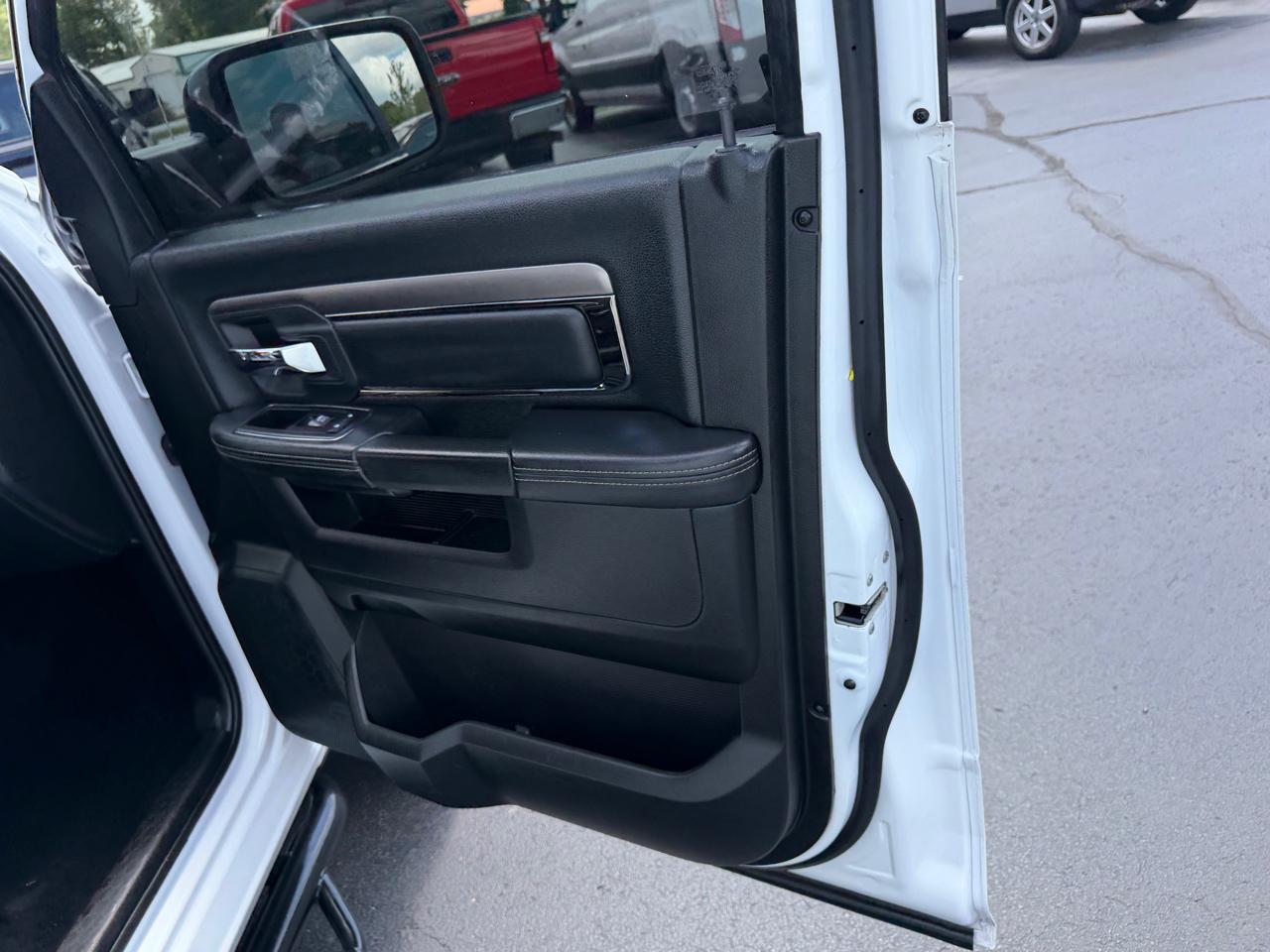 RAM 1500 2WD Crew Cab 140.5" Sport 2016