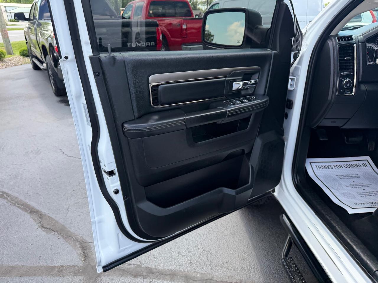 RAM 1500 2WD Crew Cab 140.5" Sport 2016