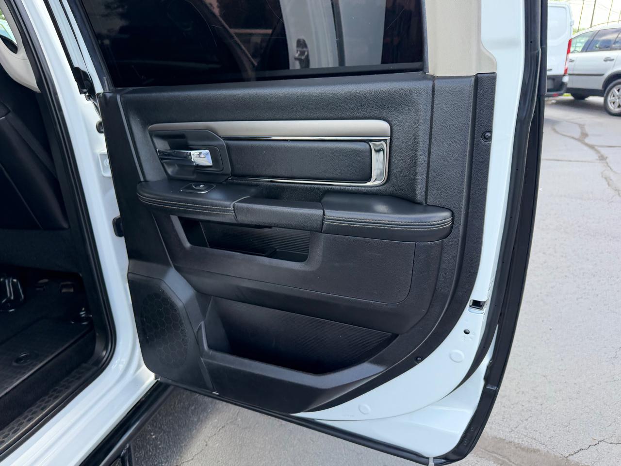 RAM 1500 2WD Crew Cab 140.5" Sport 2016