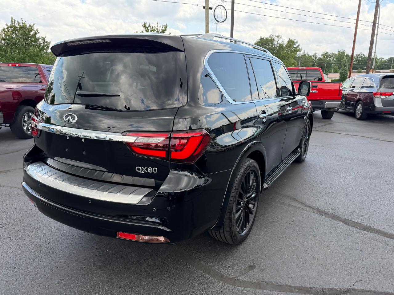 Infiniti QX80 LUXE AWD 2019