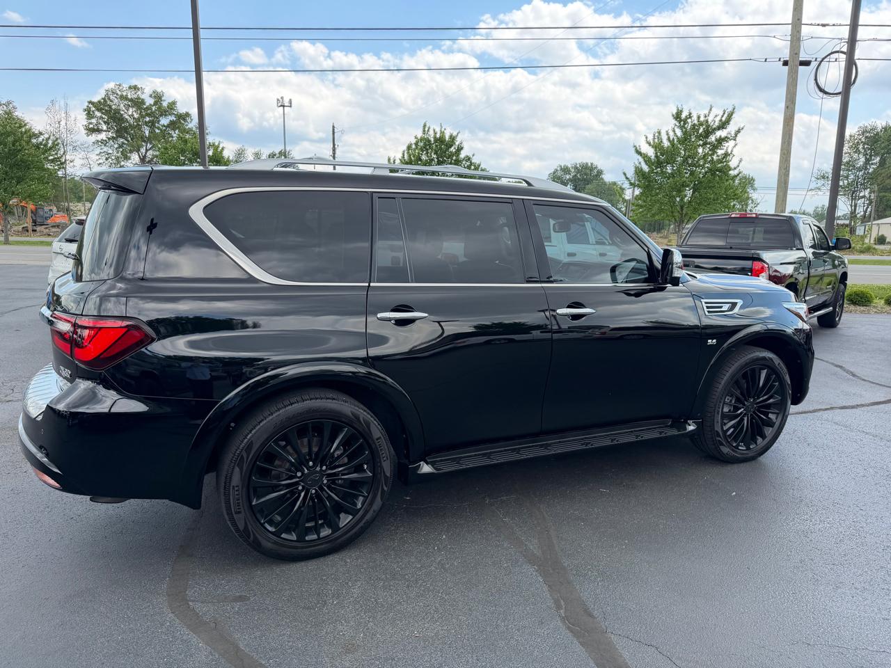 Infiniti QX80 LUXE AWD 2019