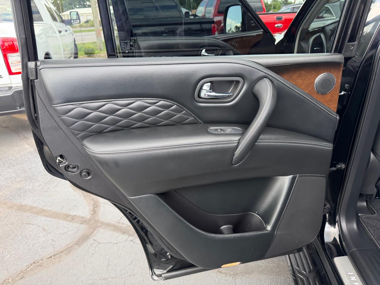 Infiniti QX80 LUXE AWD 2019