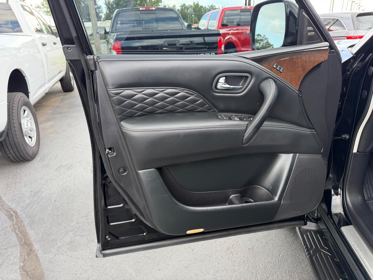 Infiniti QX80 LUXE AWD 2019